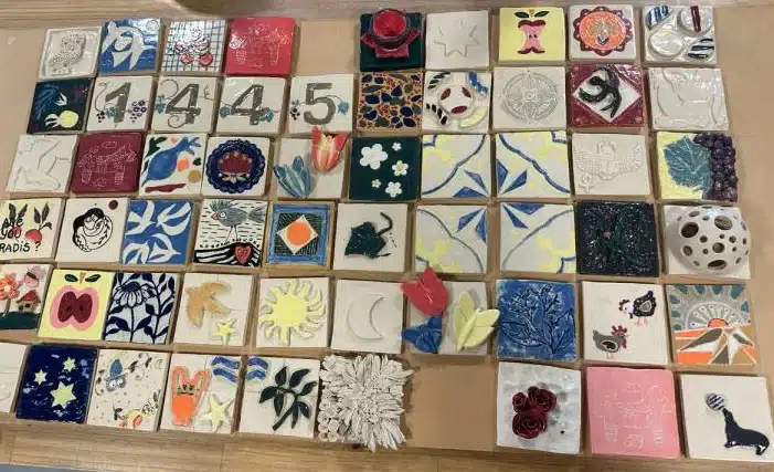 Carreaux réalisés par les élèves de L'atelier Sy